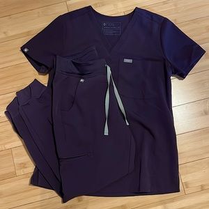 FIGS Smoke Purple Scrub set XS top & XSP joggers